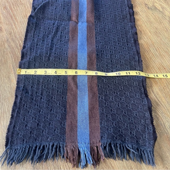 GUCCI Wool Printed Scarf 🧣 - Picture 2 of 5